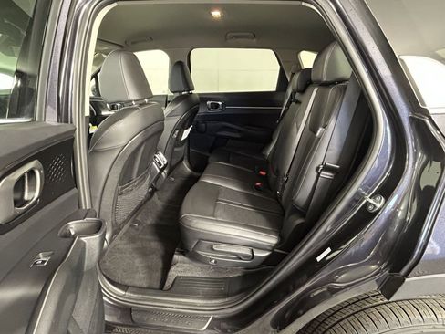 Used 2025 Kia Sorento S AWD/4WD image 13