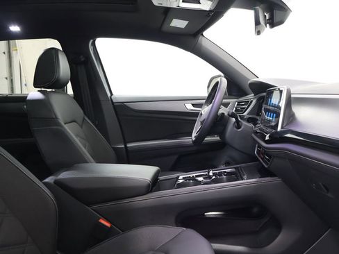 Used 2024 Volkswagen Atlas Cross Sport SE w/ Panoramic Sunroof Package image 21