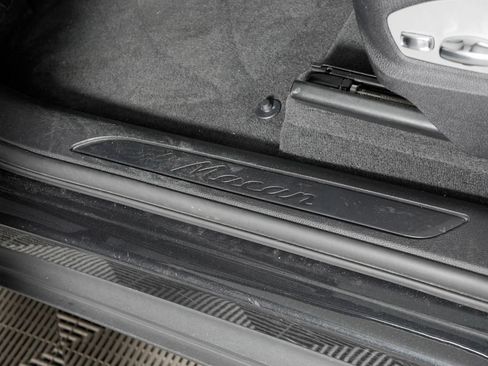 Certified 2023 Porsche Macan Turbo AWD/4WD image 18
