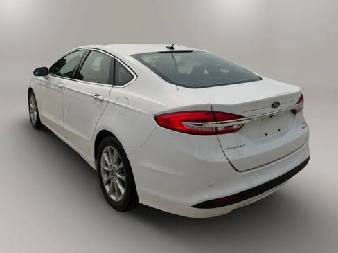 Used 2017 Ford Fusion SE w/ Fusion SE Technology Package FWD image 5