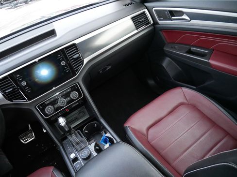 Certified 2022 Volkswagen Atlas Cross Sport SEL Premium R-Line image 11