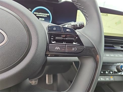 New 2025 Hyundai Elantra SEL image 18