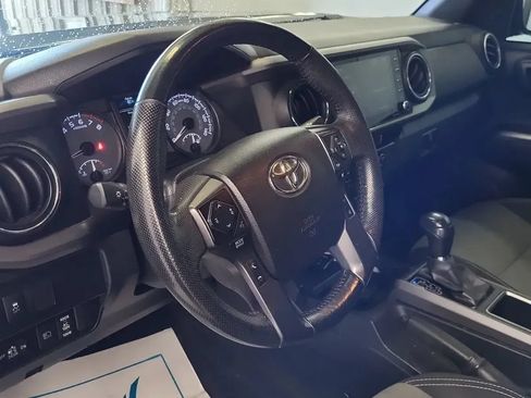 Used 2022 Toyota Tacoma TRD Off-Road AWD/4WD image 7