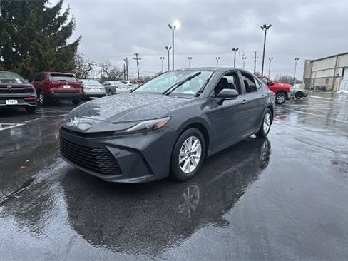 Used 2025 Toyota Camry LE image 38