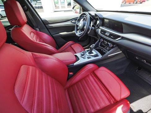 Used 2023 Alfa Romeo Stelvio Veloce AWD/4WD image 41