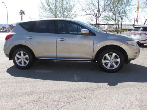 Used 2010 Nissan Murano S FWD image 3