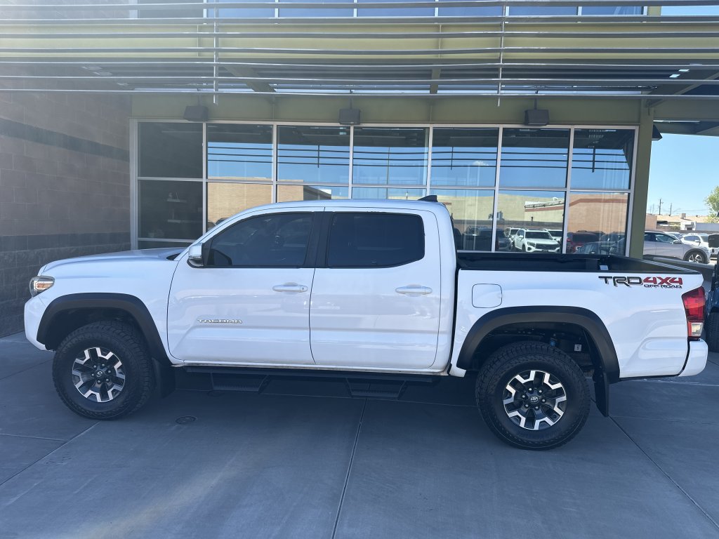 Used 2016 Toyota Tacoma TRD Off-Road w/ Premium & Technology Package AWD/4WD image 6