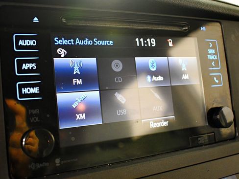 Used 2015 Toyota Sienna XLE image 25