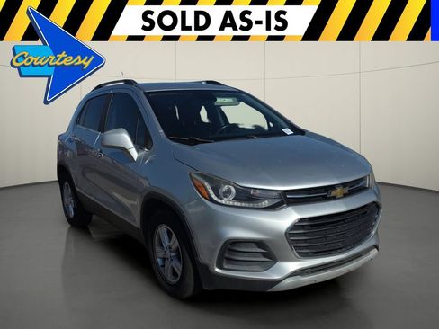 Used 2018 Chevrolet Trax LT w/ LT Convenience Package FWD image 1