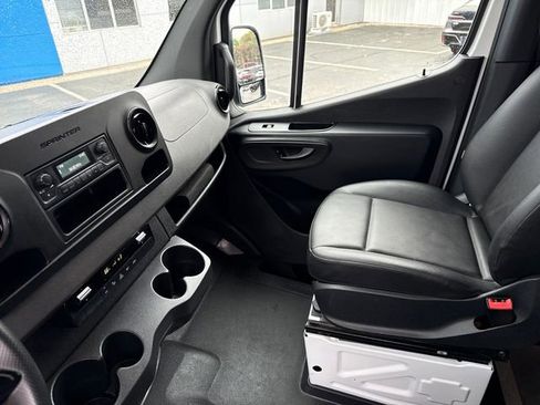 Used 2025 Mercedes-Benz Sprinter 2500 image 17