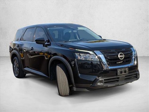 Used 2022 Nissan Pathfinder S image 3