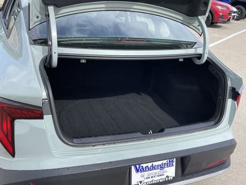 Used 2025 Kia K4 LXS image 27