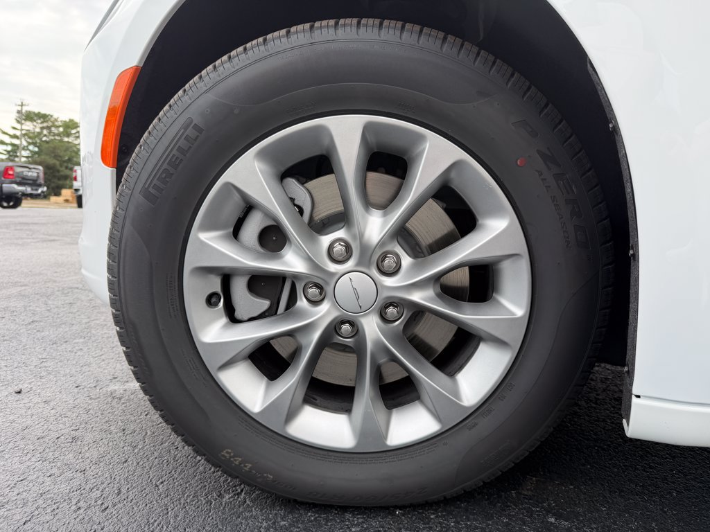 New 2027 Chrysler Pacifica Select AWD/4WD image 37