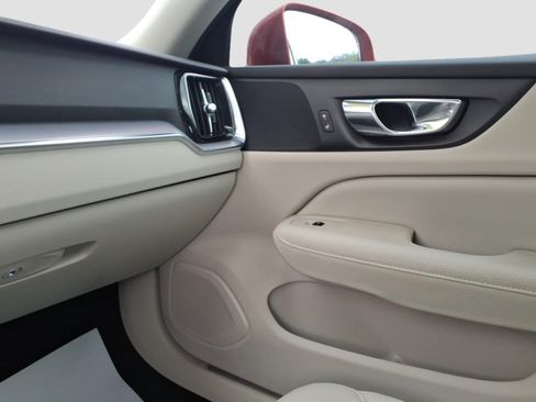 Used 2020 Volvo S60 T5 Momentum FWD image 22