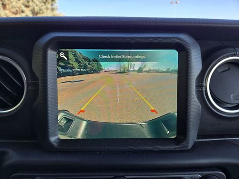 Used 2021 Jeep Gladiator Overland w/ Uconnect 4C Nav & Sound Group AWD/4WD image 27