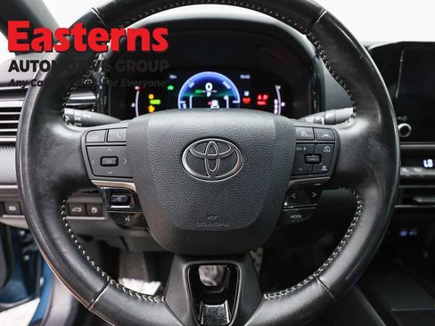Used 2025 Toyota Camry SE FWD image 10