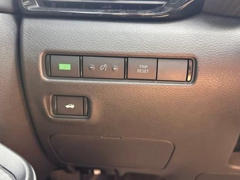 Used 2025 Nissan Sentra SV w/ All-Weather Package FWD image 18
