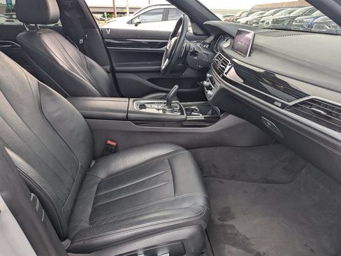Used 2019 BMW 740i w/ M Sport Package RWD image 34