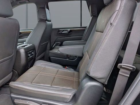 Used 2026 Chevrolet Tahoe High Country AWD/4WD image 13