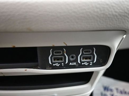 Used 2023 Chrysler Pacifica Touring-L FWD image 24