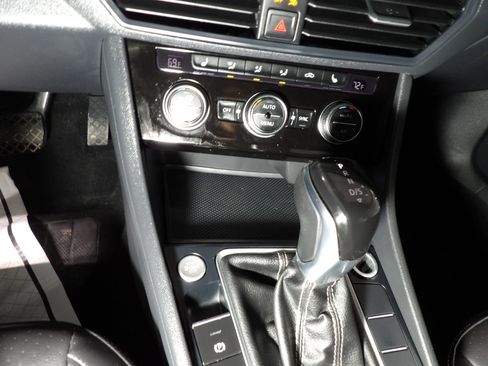 Used 2024 Volkswagen Jetta SE image 16