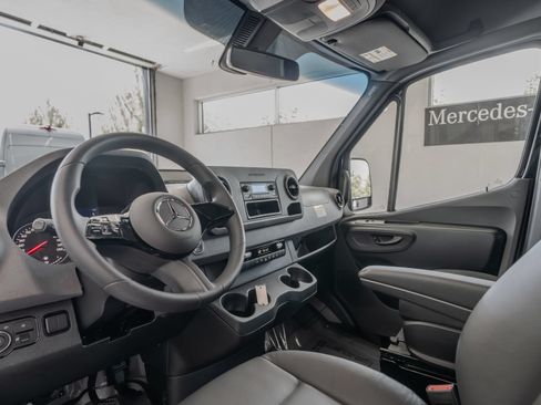 Used 2025 Mercedes-Benz Sprinter 3500 image 6