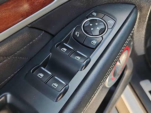 Used 2018 Ford Explorer Platinum AWD/4WD image 16