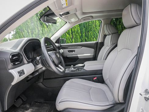Used 2025 Honda Pilot Elite image 7