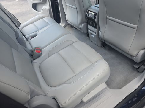 Used 2017 GMC Acadia SLT w/ LPO, Cargo Package FWD image 11