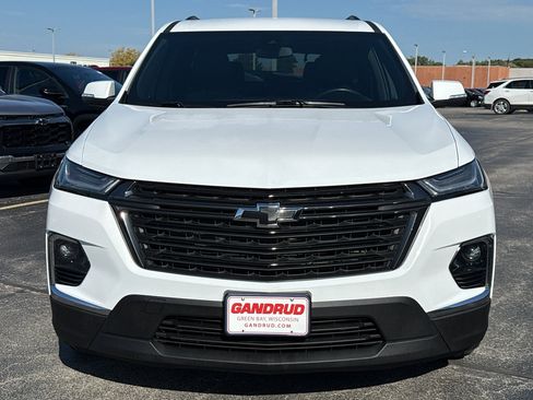 Used 2022 Chevrolet Traverse LT image 3