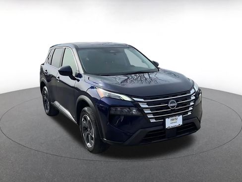 Used 2025 Nissan Rogue SV image 3