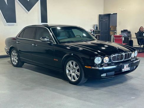 Used 2004 Jaguar XJ8 image 3