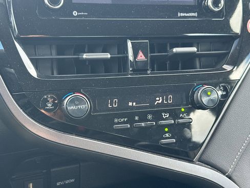 Used 2024 Toyota Camry SE image 18