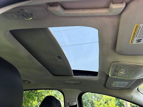 Used 2014 Ford Focus SE w/ Equipment Group 201A FWD image 17