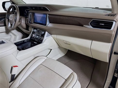 Used 2021 GMC Yukon Denali w/ Denali Premium Package image 30