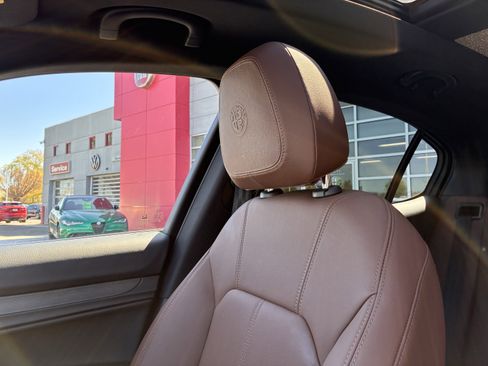 Certified 2022 Alfa Romeo Stelvio Ti AWD/4WD image 25