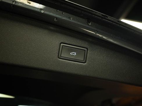 Used 2022 Volkswagen Tiguan SEL R-Line AWD/4WD image 8
