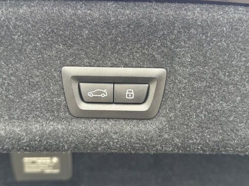 Used 2025 BMW 330i Sedan w/ Premium Package image 17