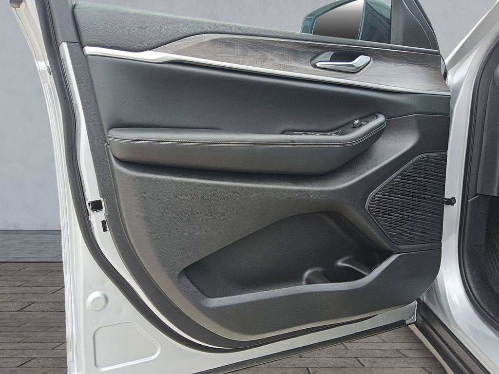New 2026 Jeep Grand Cherokee Altitude RWD image 17