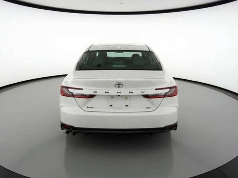 Used 2025 Toyota Camry SE image 5