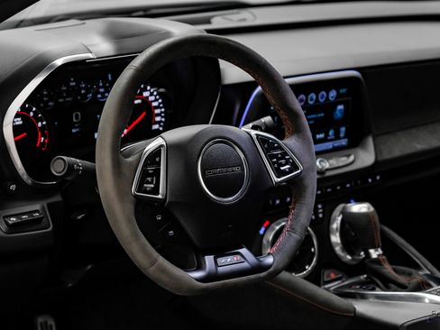 Used 2018 Chevrolet Camaro ZL1 image 40