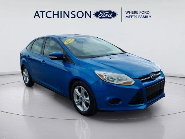Used 2014 Ford Focus SE w/ SE Winter Package FWD image 3