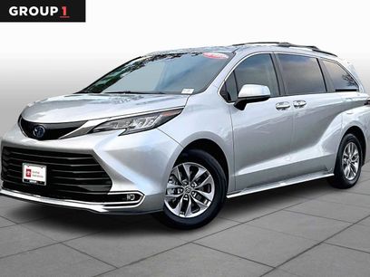 Certified 2022 Toyota Sienna XLE
