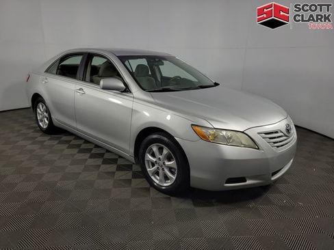 Used 2009 Toyota Camry LE image 1