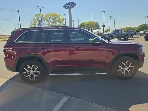 Used 2025 Jeep Grand Cherokee Limited RWD image 7
