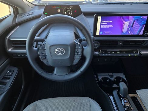 Used 2024 Toyota Prius XLE FWD image 14