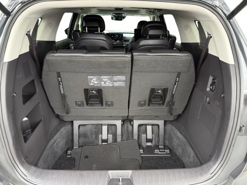 Used 2025 Kia Carnival SX Prestige FWD image 17