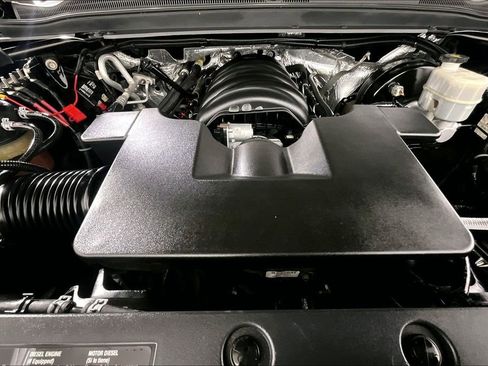 Used 2016 Chevrolet Suburban LT image 9