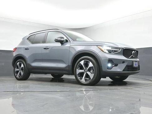 Used 2023 Volvo XC40 B5 Plus w/ Protection Package Premier AWD/4WD image 10