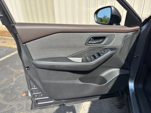 Used 2022 Nissan Rogue S FWD image 33
